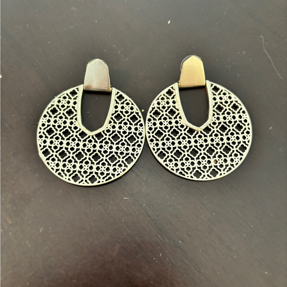Gold Kendra Scott Filagree Earrings